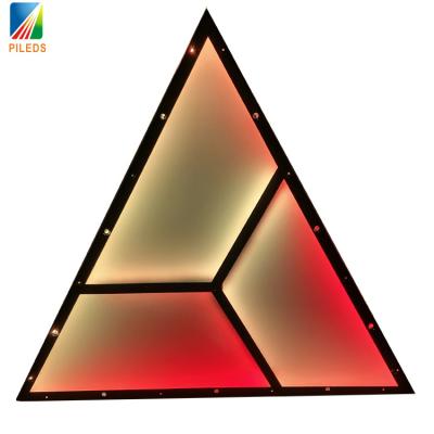 Chine Lampe triangulaire programmable RGBIC Panneau LED DMX pour les lumières de bar Événement de scène Disco Décoration de discothèque à vendre