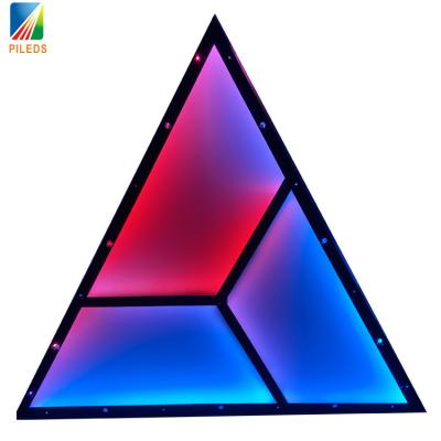 Chine Couleur de rêve RGBIC Lampe triangulaire programmable 12V Panneau LED DMX adressable pour les lumières de bar Événement de scène Disco DJ Décoration de club de nuit à vendre