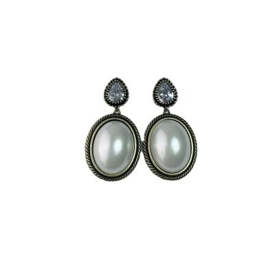 China Environmental Friendly Elegant Silver Imitation Zircon Earrings Vintage Color Women Gold Pearl Brass Drop Earrings for sale