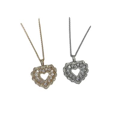 China Fashionable Environmental Friendly 18k Gold Zircon Planted Heart Shape Pendent Necklace For Ladies Popular Jewelry for sale