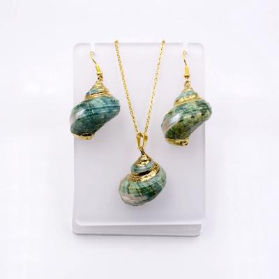 China BOHEMIA Fashion Jewelry Sets Green Gold Natural Sea Shell Handmade Plated Boho Necklace Pendant And Earrings Set Christmas Gift for sale