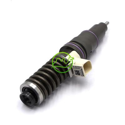 China High quality common rail diesel fuel injector BEBE4C15001 21586294 26*6.5*6.5CM for sale