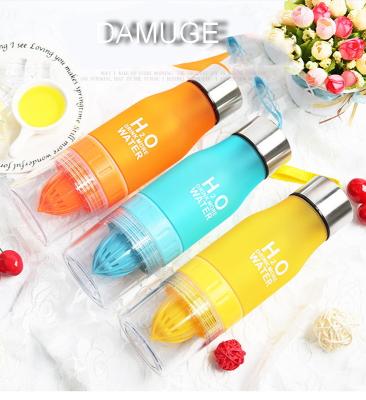 China 2022 New Arrivals Premium Multi Color Sports Lemon BPA Tritan Free Water Bottle With Fruit Infuser Botol Coffee Mug for sale