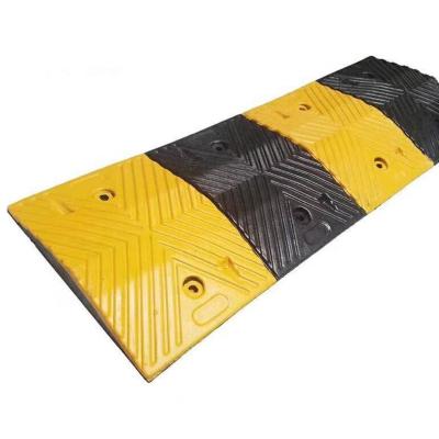 China Durable 1000*350*50MM Yellow Black Rubber Road Speed ​​Bump for sale