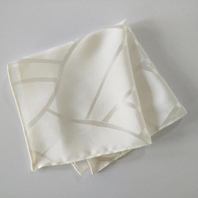 China Hot Selling Wholesale Soft 27*27cm Spring Perfume Crepe Chinese Silk Handkerchief for sale