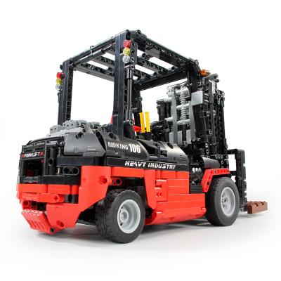 China Toys Plastic Bricks Building Blocks Forklift DIY Car Remote Control Stacking Machine for sale