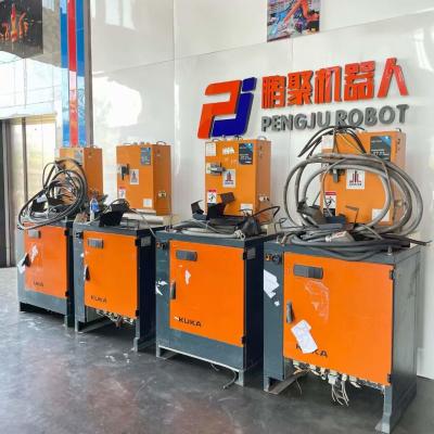 Cina Il robot KUKA KR 270 R2700 ultra è un braccio robotico a 6 assi, offre un carico utile di 270 kg e una portata di 2696 mm. La ripetibilità del robot KUKA KR 270 R2700 ultra è 0.06 mm e il peso del robot 1129 kg in vendita