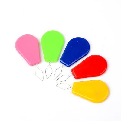 China Plastic Easy Hand Accessories Needle Threader Insert Sewing Sewing Tool for sale