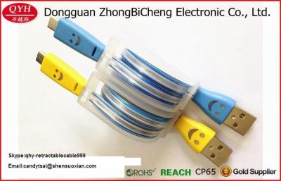 China Cables micro de la sincronización de datos del cargador USB de la sonrisa retractable ligera del LED en venta