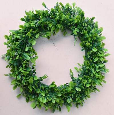 China PE Leaf Wreath Wedding Decor Faux Greenery Garland Plastic Artificial Wreath House Decoration for sale