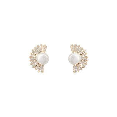 China S925 needle temperament popular brands of designer net red silver lead-free nickel-free advanced helix-shaped pearl earrings pearl earrings for sale