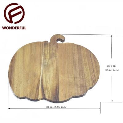 China Personalized Elegant Solid Wood Cutting Board Durable Beautiful Pumpkin Shape Chopper for sale