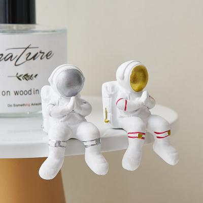 China Desktop Astronaut Household Nordic Creative Desktop Europe Wind Decoration Resin Sculpture for sale