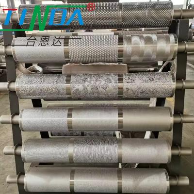 China Precision stainless steel embossing roller gebruikt voor de vervaardiging van papieren kartonnen dozen, rolluiken en sluiternetten Te koop