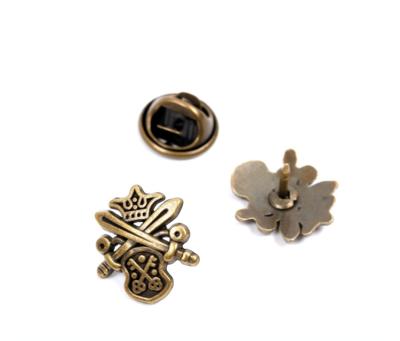 China Various Zinc Alloy Promotional Goods Using Brooches Pins Doll Character Jewelry for sale