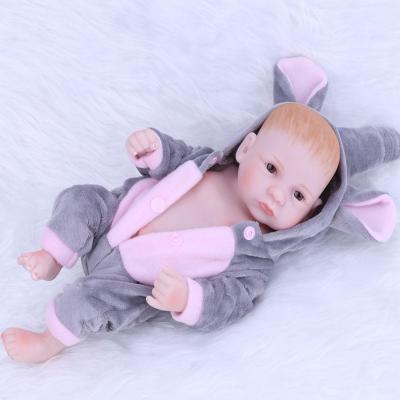 China Changeable Clothing Washable 26 Cm Baby Doll Girl Christmas Gift Lifelike Soft Reborn Silicone Newborn Dolls for sale