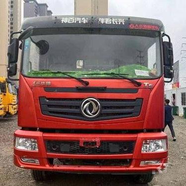 Cina Yuchai Dongfeng Crane Used Heavy Duty Trucks VELOCEMENTE un manuale di 9 velocità in vendita