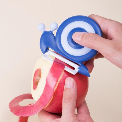 Κίνα Πολυδιάστατο κεραμικό ξύλο Snail Design Peeler για φρούτα και λαχανικά από την MIDDIA Gift προς πώληση