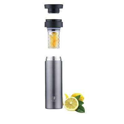 China New Viable 450ml Vacuum Fruit Infuser Double Wall Insulated Tritan Water Bottle for sale