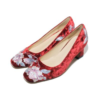 China Flat Breathable Embroidery Fashion Girl Slip On High Heels for sale