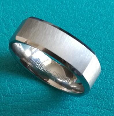 China anillo biselado pulido de la alianza de boda de los bordes de Chrome del cobalto del cuadrado del final de cepillo del satén de 7m m alto en venta