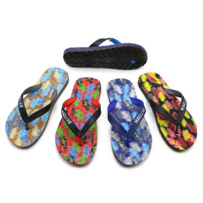 China Anti-slippery OEM Custom Designs Man Flip Flops Beach Natural Home Fashion Rubber Men's Slippers for sale