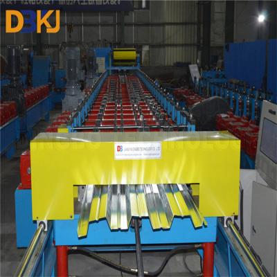 China 22KW Deck Floor Roll Forming Machine Hochgeschwindigkeitsservo Schneiden 0,8-1,2 mm zu verkaufen