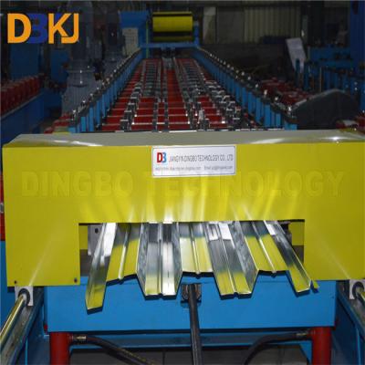 China 22 kW Deck-Floor-Roll-Formmaschine Stahlmaterial mit 10 Tonnen Hydraulik-Decoiler zu verkaufen