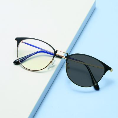 China New Fashion Anti Glass Blue Light Glasses Around Blue Light Glasses Chameleon Glasses Photochromic Anti Metal Frame Glass Eyewear Manufacturer for sale