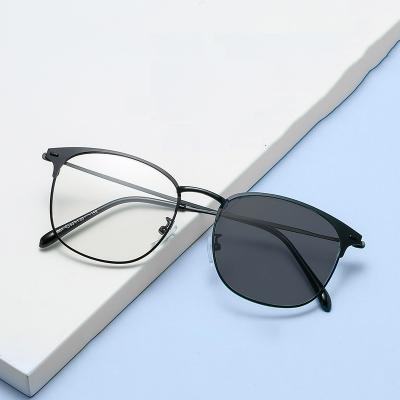 China Fashion High Quality Retro Square Glass Photochromic Light Blue Light Blocking Glasses Anti Blue Light Blocking Lenses for sale