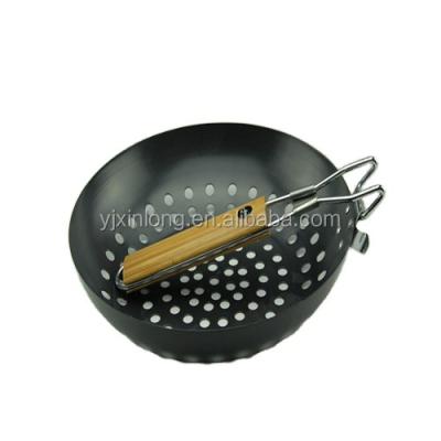 China Corrosion Resistance Flat Bottom Non Stick Barbecue Grill Basket Foldable Pan With Single Wooden Detachable Handle for sale