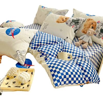 China Folded Professional custom cartoon style 100% cotton 4 piece bedding set popular quilt cover bedding  set for sale