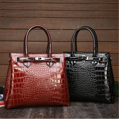 China Feature high quality 2022 fashion luxury handbags women bag handbag leather bags multiple color options for sale