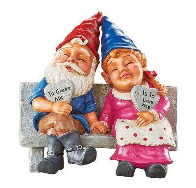 China Wholesale Europe Garden Gnomes Loving Couple Figurine Garden Decorations for sale