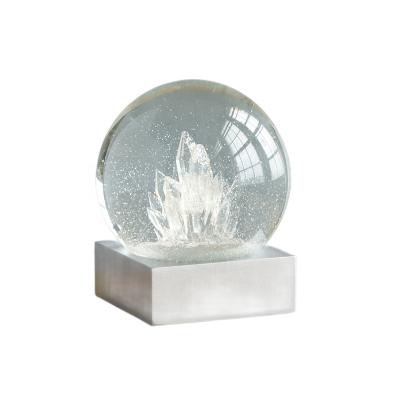 China High Quality Resin Made to Order Crystal Snow Globe Gifts from Europe for sale