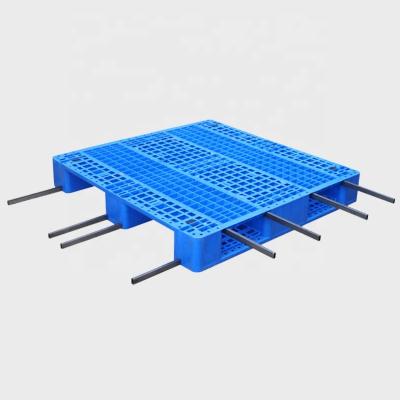 China Factory Standard HDPE Pallet 1200*1000MM Standard Warehouse Racking Pallet Plastic Rack 3 Skids Single Faced Pallet With 8 Steel Bars for sale