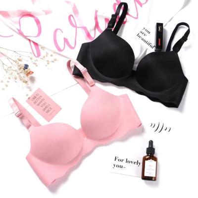 Chine Le soutien-gorge sans fil sans couture de 38B 38C de soutiens-gorge sexy antibactériens de femmes soulèvent à vendre