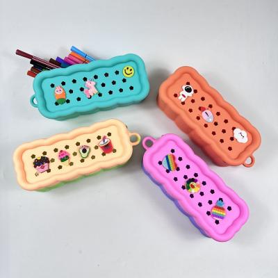 Cina DIY Style Silicone Pencil Case Cute Pencil Pouch for Students Stationery Christmas Gift in vendita