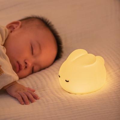 China Luz de noche de conejo para niños Lámpara Lámpara linda 16 colores Toque de silicona para niños Luz de noche para niños Luz de noche USB recargable en venta