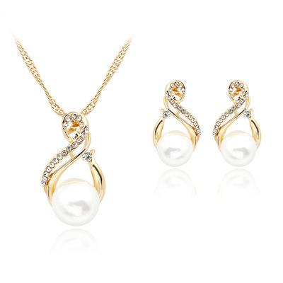 China FASHIONABLE border hot selling bridal set of European and American fashion pearl necklace and earrings suite jewelry for sale