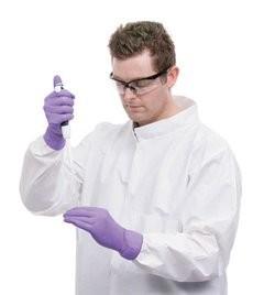 China Alcohol Resistant Disposable Lab Jackets , Film Laminated Medical Lab Coats  for sale