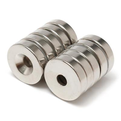 China Industrial Magnet N52 Neodymium Disc Magnet With Countersunk Hole Screw for sale