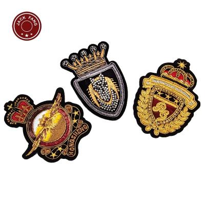 China 3D Embroidered Custom Logo Patches And Badges Embroidery Patches With Iron On For Apparel T-shirt Embroidery Patch for sale