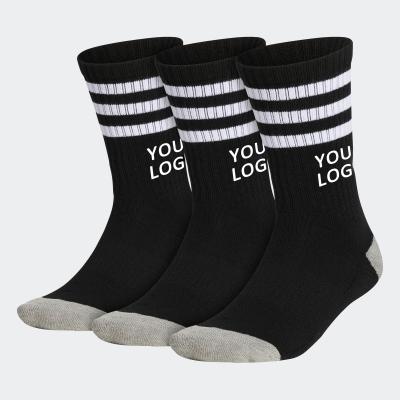 中国 Uron QUICK DRY 2021 high quality custom made sports socks men custom logo socks 販売のため