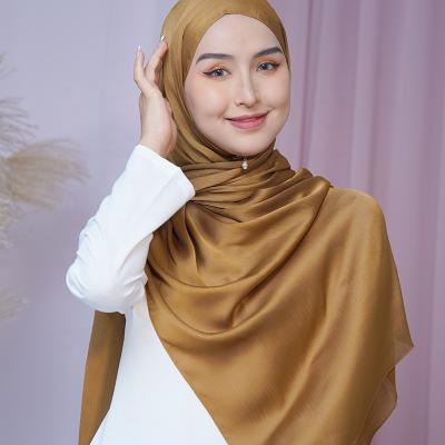 China Custom Pleated Polyester Satin Shawls Satin Silk Scarf For Muslim Women Wholesale Factory Price Muna Satin Shawl for sale