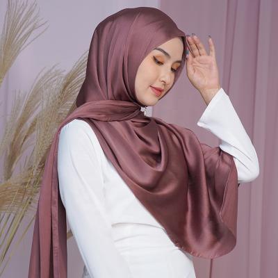 China Custom Pleated Polyester Satin Shawls Satin Silk Scarf For Muslim Women Wholesale Factory Price Muna Satin Shawl for sale