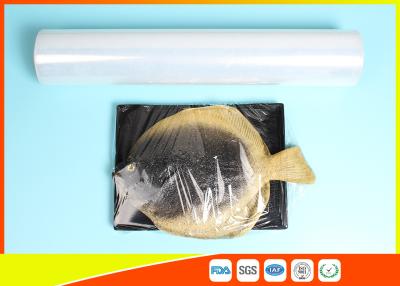 China Neue Ausdehnungs-PVC-Frischhaltefolie-Nahrungsmittelverpackung, transparente weiche Verpflegungs-Plastikhülle zu verkaufen