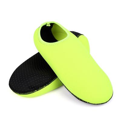 China Water sport play women water shoes swimming non slip diving socks pure color summer beach shoes seaside sneaker slippers zapatos hombre for sale