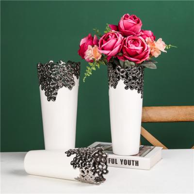 China Modern Design Minimalist Handmade Small Eco - Friendly Ceramic Flower Vases For Home Decoration for sale