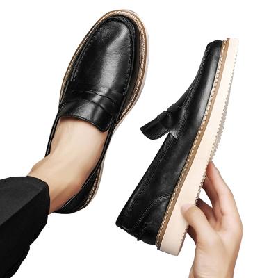 China New Fashion Trend Flat Slip-on Boat Shoes Brown Classic Genuine Leather Flat Casual Walking Shoes Driving Male Loafer Shoes for sale